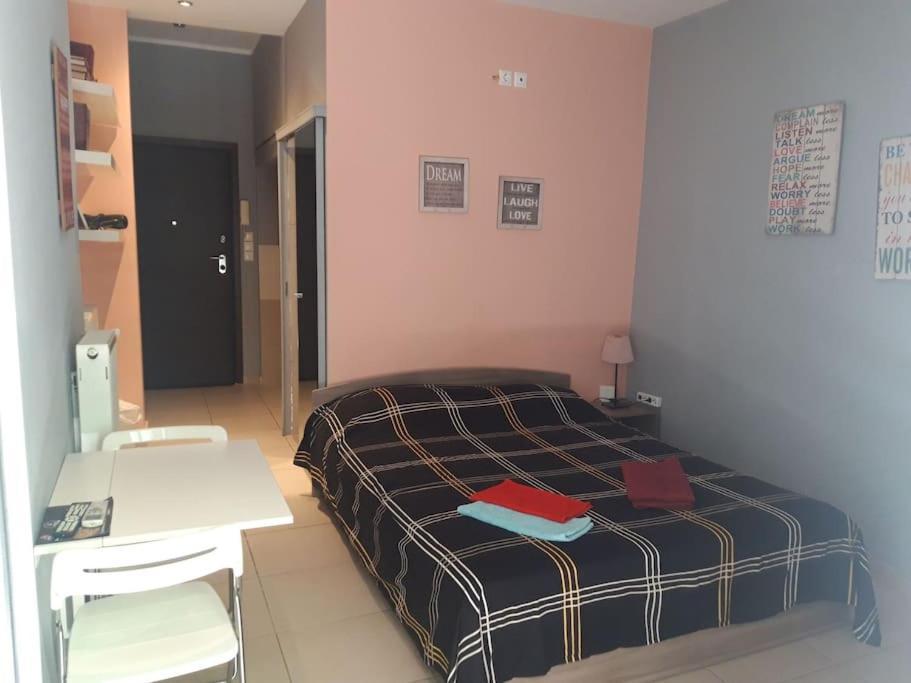 Ideally Located Apartment In Central Athén Kültér fotó