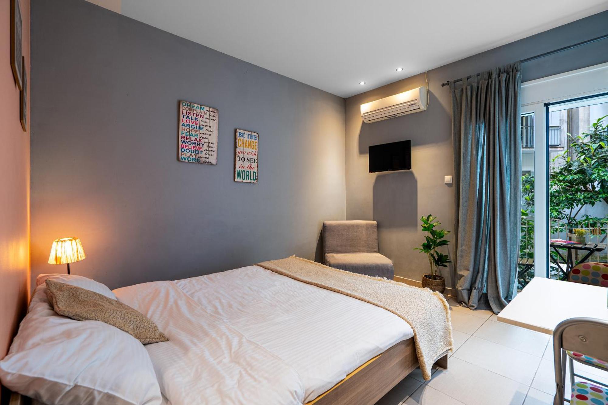 Ideally Located Apartment In Central Athén Kültér fotó