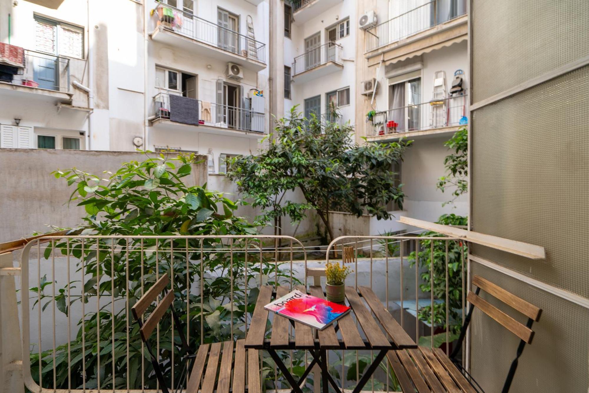 Ideally Located Apartment In Central Athén Kültér fotó